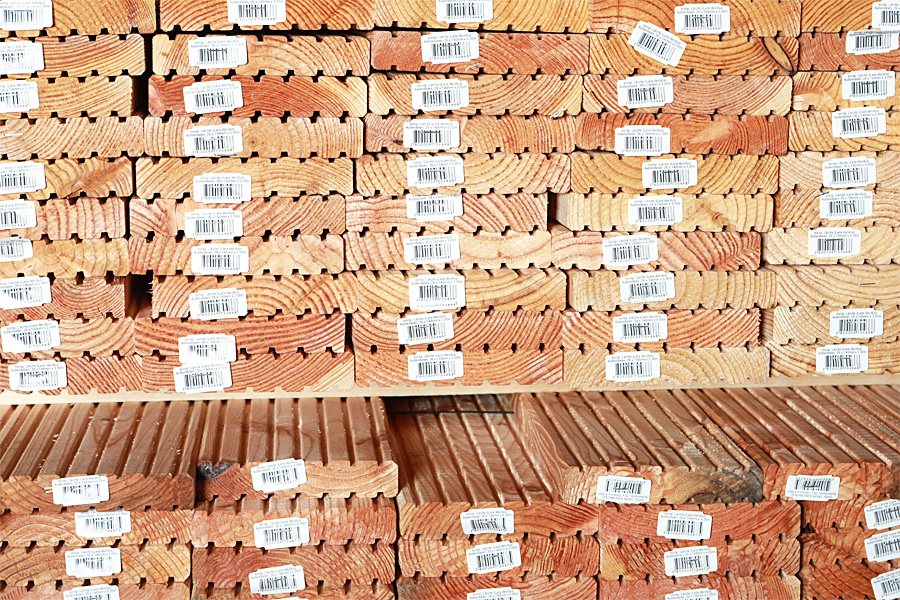 Ökologische Baustoffe für nachhaltiges Bauen und Renovieren wie Holz sind langlebig und wohngesund.